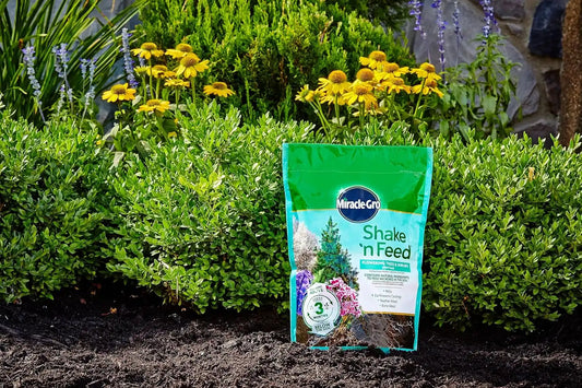 Miracle-Gro Shake 'N Feed Flowering Trees and Shrubs Plant Food, for In-Ground and Container Plants, Acid-Loving Flowering Plants, 8 lbs., (Pack of 4)